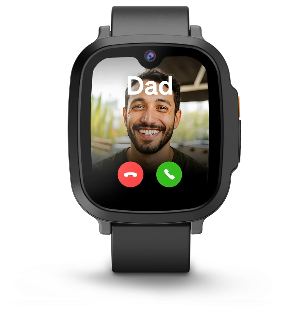 JrTrack Pro showing an incoming call from Dad